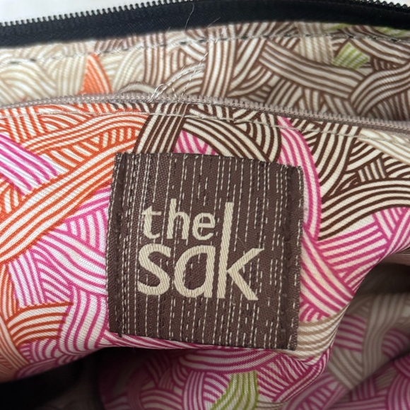 The Sak Kendra Pebbled Leather Hobo Shoulder Bag in Light Beige with Black Trim - Picture 8 of 13